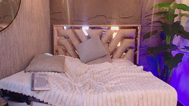 sasha gracee  online show from 4, 3, 2026