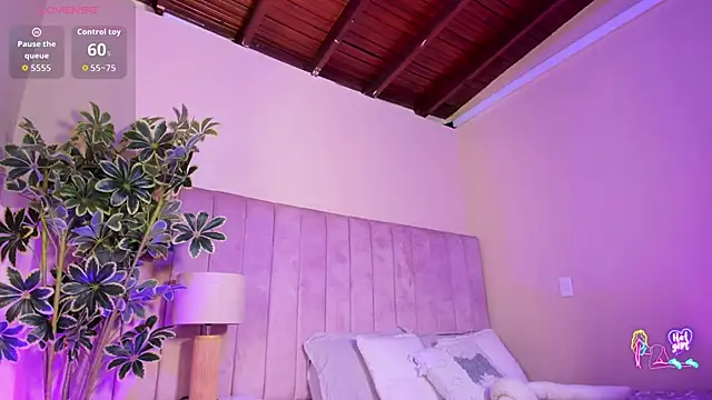 Snapshot of Ashley_Beaomunt chatting on 6, 3, 2026 Ashley Beaomunt online show from 6, 3, 2026