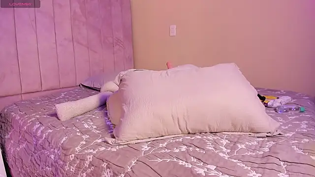 Snapshot of Ashley_Beaomunt chatting on 1, 4, 2026 Ashley Beaomunt online show from 1, 4, 2026