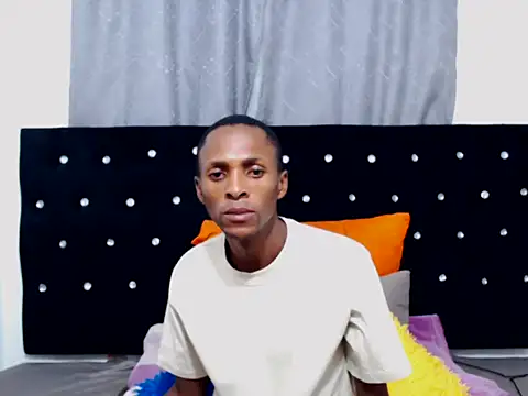 Snapshot of NtandoXx chatting on 10, 4, 2026 NtandoXx online show from 10, 4, 2026