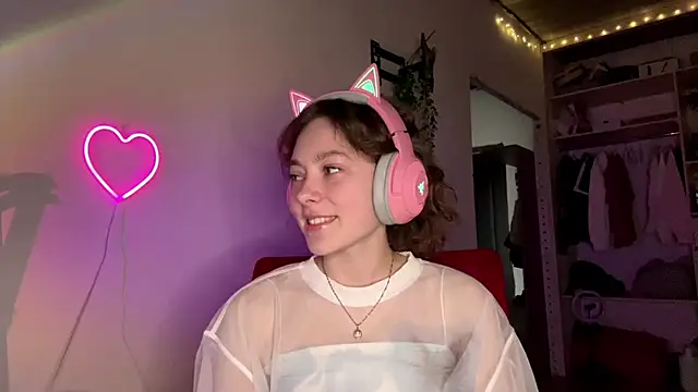 Snapshot of SlunkRear chatting on 3, 4, 2026 SlunkRear online show from 3, 4, 2026