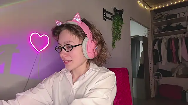 Snapshot of SlunkRear chatting on 28, 4, 2026 SlunkRear online show from 28, 4, 2026