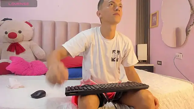 Snapshot of Dylan_and_Kim chatting on 20, 2, 2026 Dylan and Kim online show from 20, 2, 2026