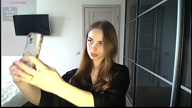  julia wonderful  online show from 6, 3, 2026