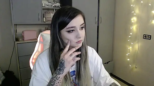 Rin Tozier online show from 18, 3, 2026