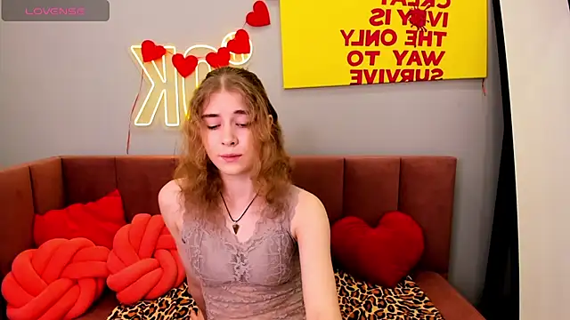 LucySerene online show from 12, 2, 2026