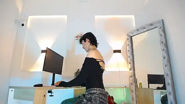 jullian ricci online show from 9, 5, 2026