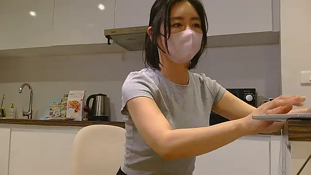 Mochi-Momo online show from 7, 4, 2026