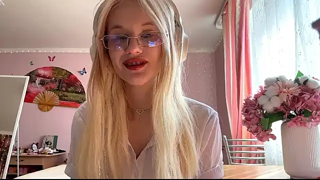 Snapshot of MelissaZaria chatting on 28, 4, 2026 MelissaZaria online show from 28, 4, 2026