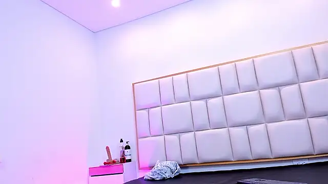 Snapshot of Violetta-foxx chatting on 27, 3, 2026 Violetta-foxx online show from 27, 3, 2026