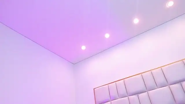 Snapshot of Violetta-foxx chatting on 6, 4, 2026 Violetta-foxx online show from 6, 4, 2026