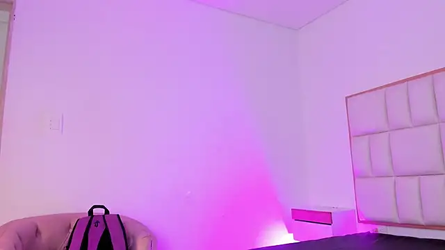 Snapshot of Violetta-foxx chatting on 5, 5, 2026 Violetta-foxx online show from 5, 5, 2026