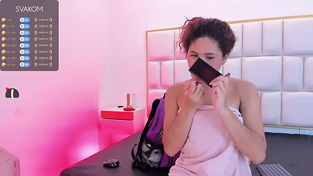 Snapshot of Violetta-foxx chatting on 15, 5, 2026 Violetta-foxx online show from 15, 5, 2026