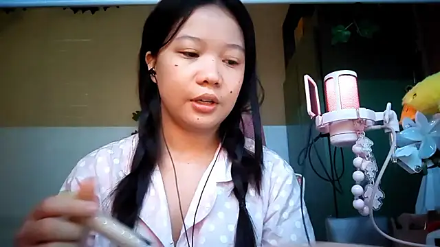 Snapshot of DebbiRexwinkle chatting on 19, 2, 2026 DebbiRexwinkle online show from 19, 2, 2026