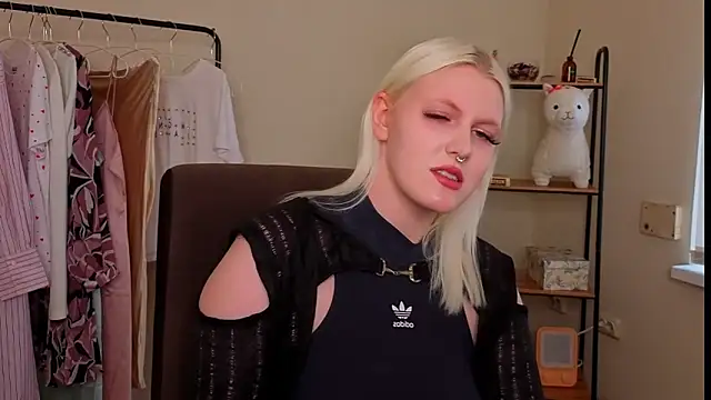 Snapshot of KellyyMcGuire chatting on 12, 2, 2026 KellyyMcGuire online show from 12, 2, 2026