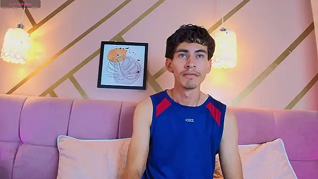 Snapshot of skinny_jean_ chatting on 3, 3, 2026 skinny jean online show from 3, 3, 2026