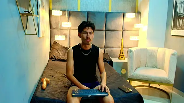 Snapshot of skinny_jean_ chatting on 13, 4, 2026 skinny jean online show from 13, 4, 2026