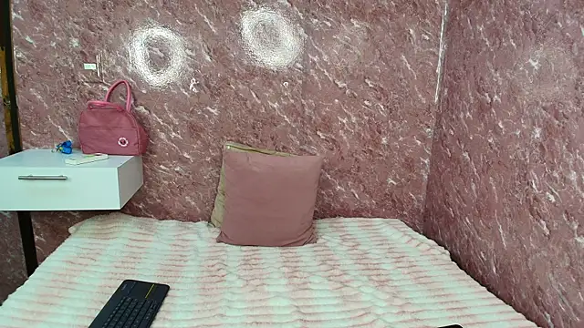 Daphne sweett online show from 31, 3, 2026