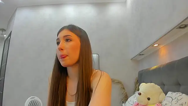 Emily Lews online show from 22, 5, 2026