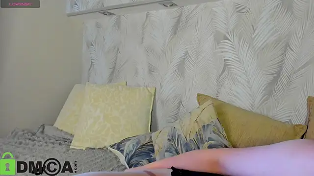 Emily Lews online show from 28, 6, 2026