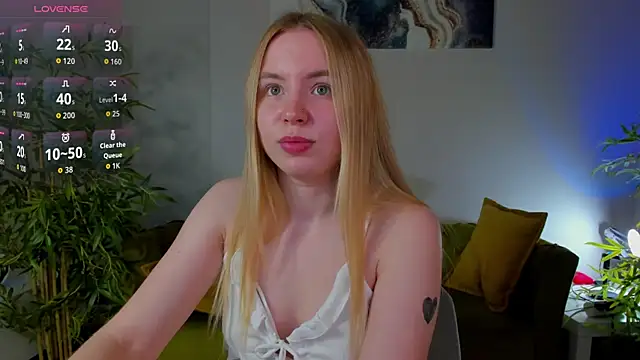 Snapshot of Linda__Bloom chatting on 14, 6, 2026 Linda Bloom online show from 14, 6, 2026