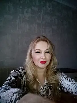 RossieGlow49 online show from 15, 2, 2026