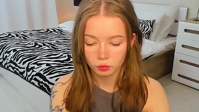 Snapshot of Violetta__Dreams chatting on 2, 5, 2026 Violetta Dreams online show from 2, 5, 2026