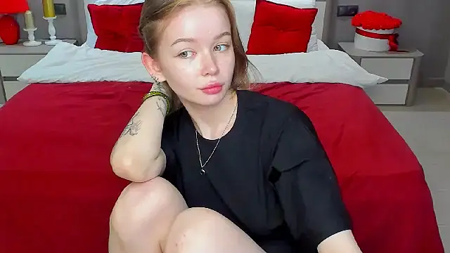 Snapshot of Violetta__Dreams chatting on 7, 5, 2026 Violetta Dreams online show from 7, 5, 2026