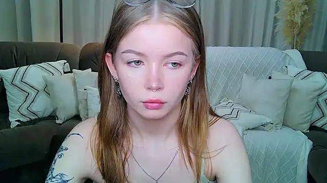 Snapshot of Violetta__Dreams chatting on 16, 5, 2026 Violetta Dreams online show from 16, 5, 2026