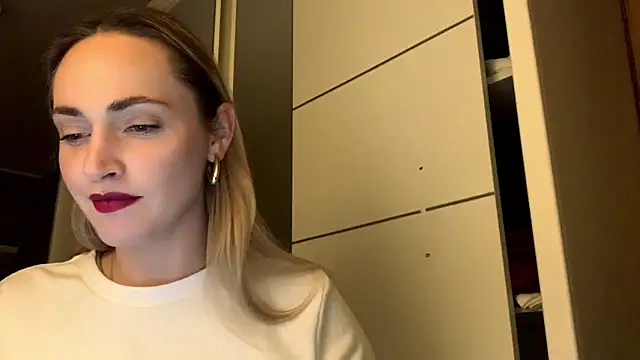 Snapshot of AmelieHot chatting on 13, 2, 2026 AmelieHot online show from 13, 2, 2026