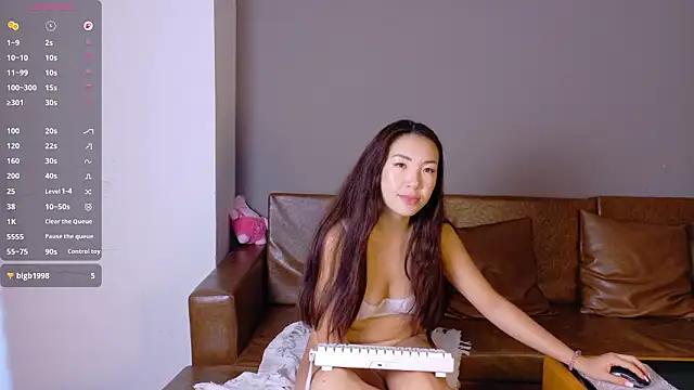 queenxbae online show from 9, 3, 2026