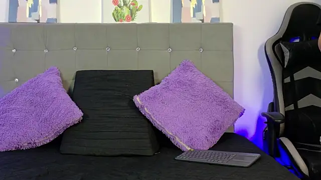 Snapshot of Ivy_Heat chatting on 24, 6, 2026 Ivy Heat online show from 24, 6, 2026