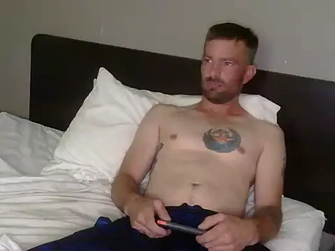 Snapshot of RoseColoredGlasses chatting on 2, 7, 2026 RoseColoredGlasses online show from 2, 7, 2026