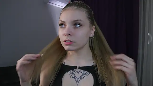 ZofiaPantano online show from 8, 3, 2026