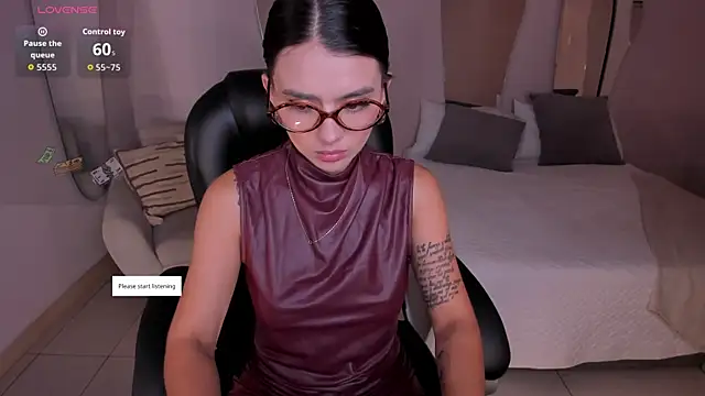 Snapshot of JulietteMoreau chatting on 26, 4, 2026 JulietteMoreau online show from 26, 4, 2026