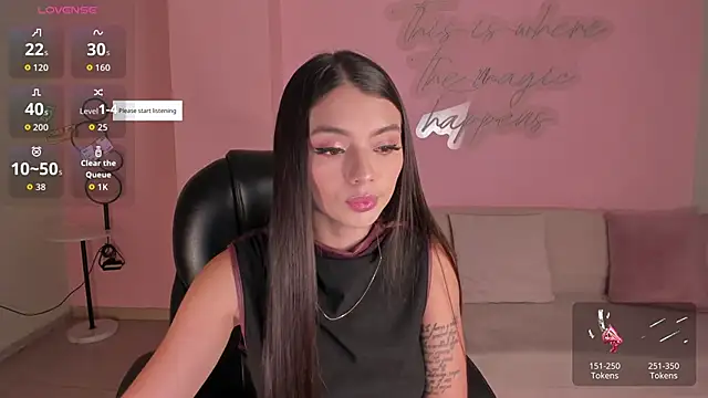 Snapshot of JulietteMoreau chatting on 4, 5, 2026 JulietteMoreau online show from 4, 5, 2026