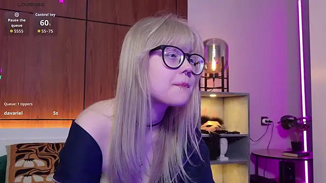 Snapshot of MoliQin chatting on 11, 4, 2026 MoliQin online show from 11, 4, 2026