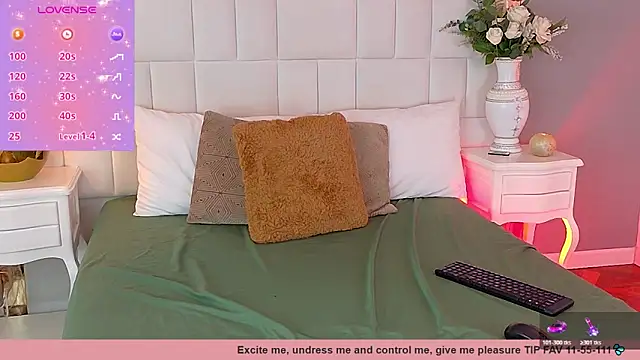 Snapshot of AraLewis chatting on 22, 4, 2026 AraLewis online show from 22, 4, 2026
