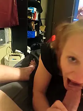 Snapshot of redslovestofuck chatting on 15, 2, 2026 redslovestofuck online show from 15, 2, 2026