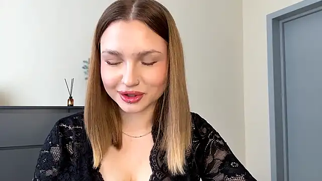 Snapshot of PledHoly chatting on 4, 3, 2026 PledHoly online show from 4, 3, 2026