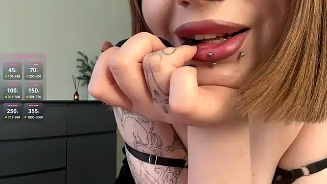 Snapshot of PledHoly chatting on 1, 4, 2026 PledHoly online show from 1, 4, 2026