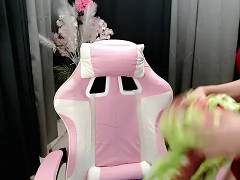 Snapshot of HoneyAfterDark_ chatting on 5, 5, 2026 HoneyAfterDark online show from 5, 5, 2026