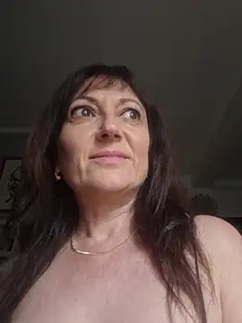 Snapshot of SaraGina chatting on 22, 4, 2026 SaraGina online show from 22, 4, 2026