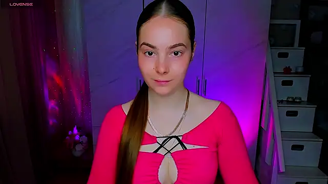 Maddy Wood  online show from 19, 5, 2026
