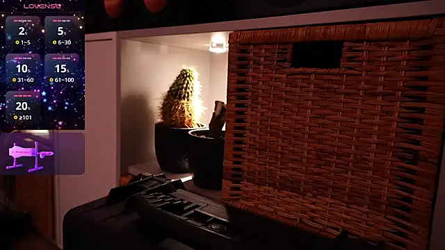 Snapshot of GlowBitch chatting on 28, 3, 2026 GlowBitch online show from 28, 3, 2026