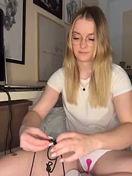 Snapshot of melanieTesss chatting on 4, 4, 2026 melanieTesss online show from 4, 4, 2026