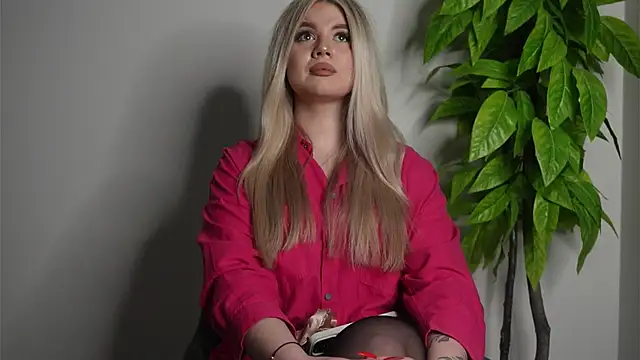 Snapshot of ScarletBohl chatting on 20, 2, 2026 ScarletBohl online show from 20, 2, 2026