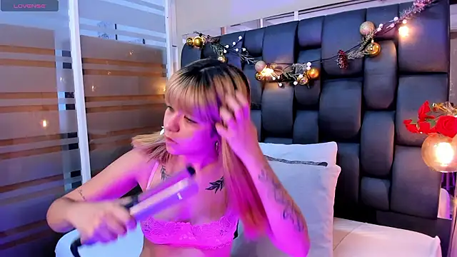 Snapshot of Fiorella_sweet chatting on 6, 3, 2026 Fiorella sweet online show from 6, 3, 2026