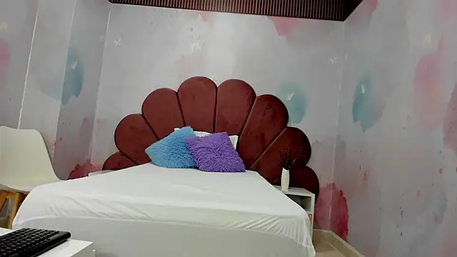 Snapshot of hillary_bigbutt chatting on 15, 3, 2026 hillary bigbutt online show from 15, 3, 2026