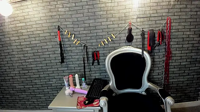 Snapshot of hillary_bigbutt chatting on 24, 3, 2026 hillary bigbutt online show from 24, 3, 2026